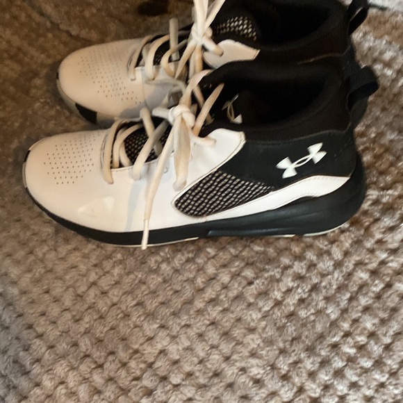Boys under armor shoes, size 4.5 black and white lightly used  leather - Picture 2 of 4